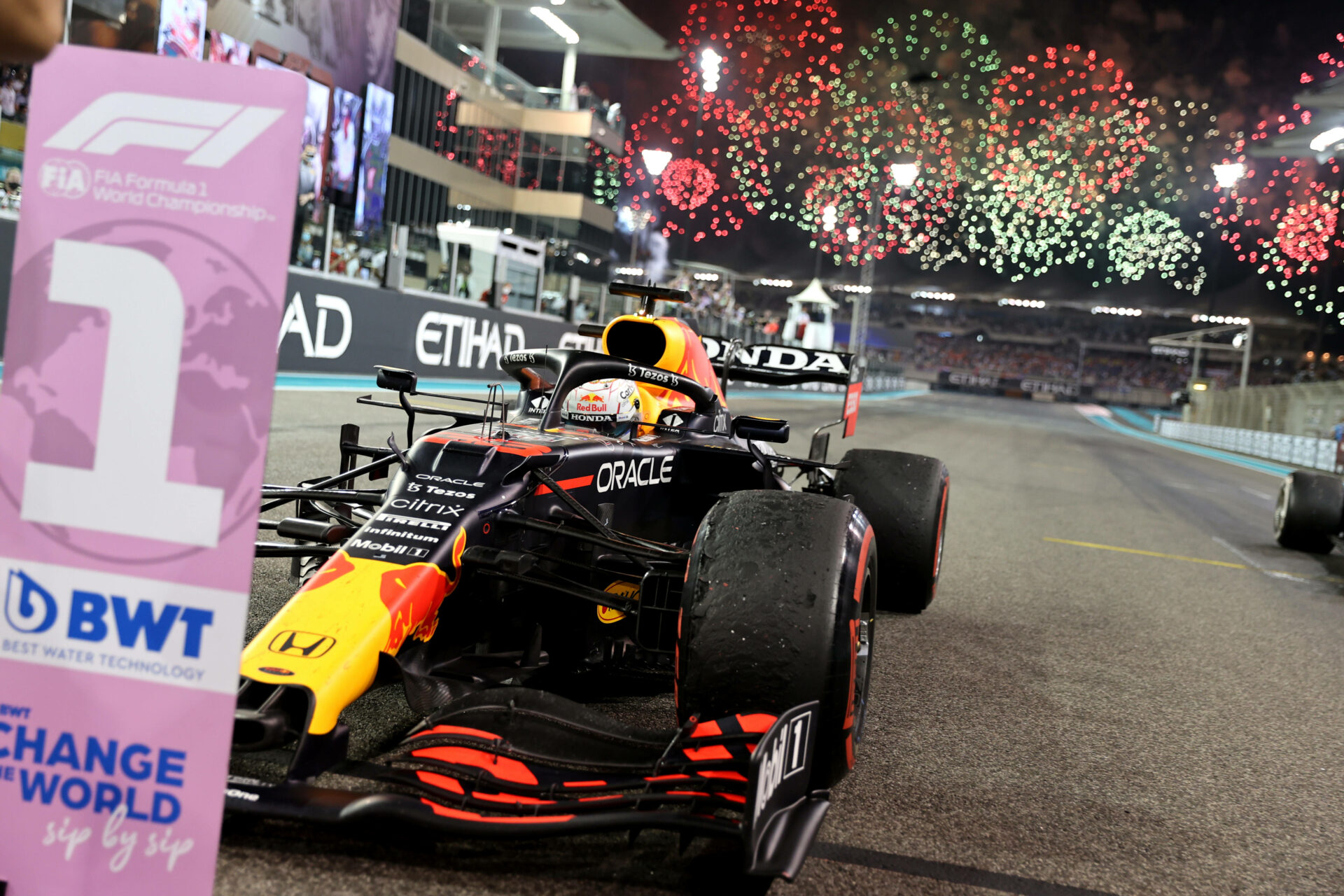 verhuur F1 race wagen Max Verstappen Red Bull WK GP Abu Dhabi huren 