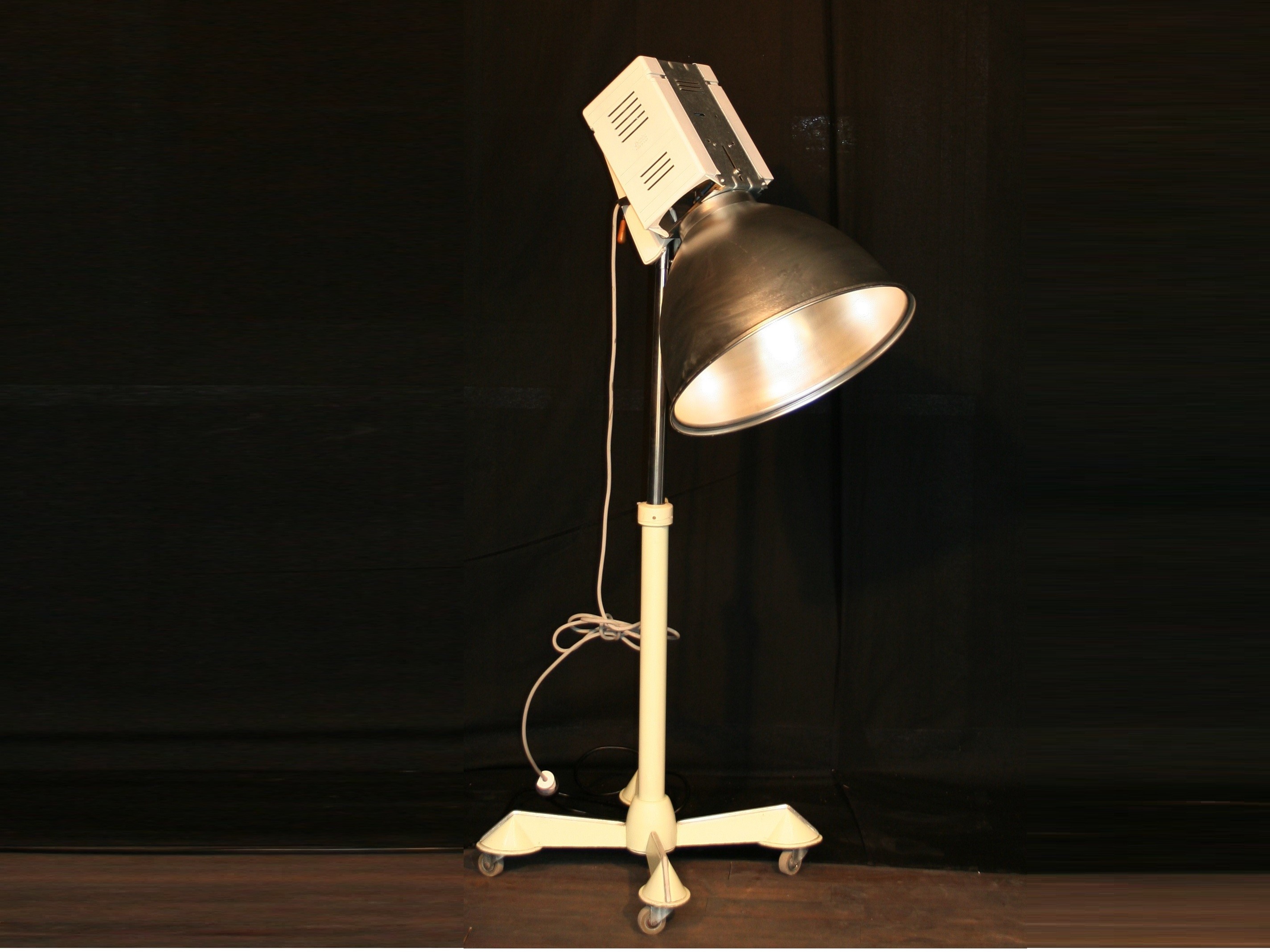 verhuur industriele lamp op statief huren