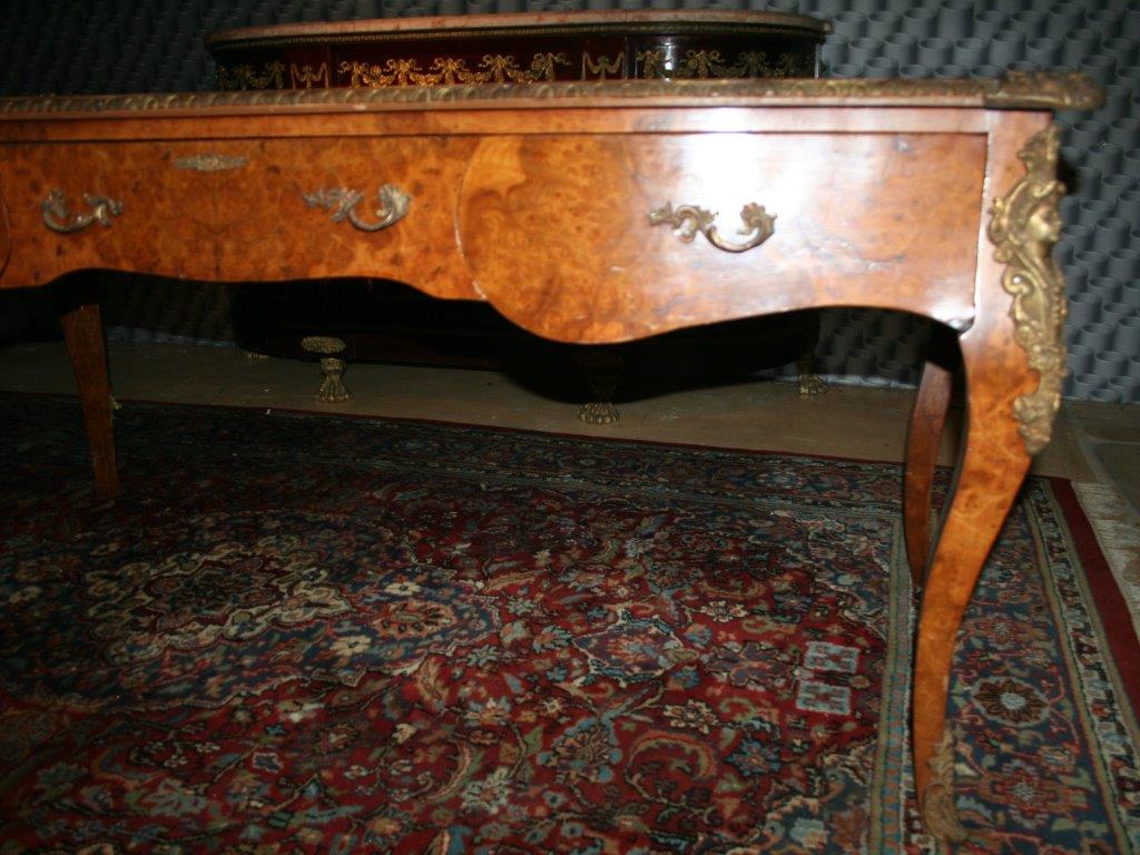 verhuur bureau desk notelaar wortelhout Louis XV stijl huren