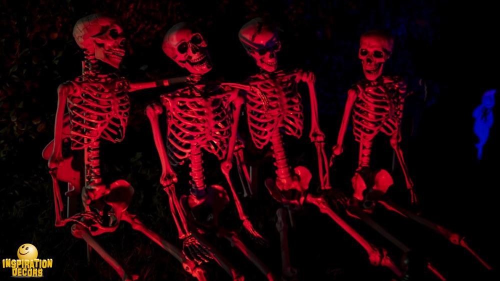 verhuur decor rode skeletten halloween huren